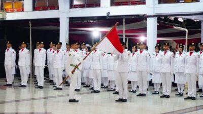 Ucapkan Ikrar Khidmat, 75 Paskibraka Resmi Dikukuhkan Pj Bupati Batang