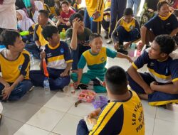 Anak Berkebutuhan Khusus Mendapatkan Tambahan Makanan Bergizi