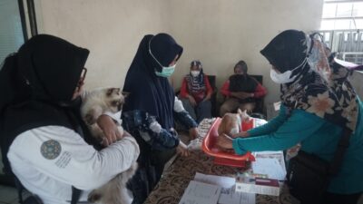 World Rabies Day 2024, Warga Kota Pekalongan Ramai – Ramai Bawa Hewan Kesayangannya Untuk Vaksin dan Berobat Gratis