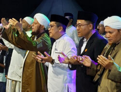 Ribuan Warga Doakan Pilkada Brebes 2024 Aman di Bawaslu Sholawat