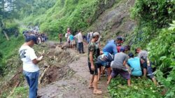 Longsor, Jalan Antar Desa Di Kandangserang Pekalongan, Putus