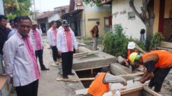 Pemkot Lakukan Penataan Drainase di Kampung Batik Pesindon