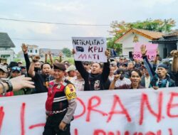 Massa Demo KPU Kabupaten Tegal Tuntut Penyelenggara Pemilu Netral