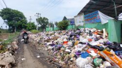 Sampah di Pemalang Numpuk Lagi, Meluber Hingga Makan Badan Jalan