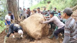 Pasca Operasi SAR Dihentikan, TNI-Polri dan Warga Buka Akses Jalan Melalui Pembersihan Material Longsoran