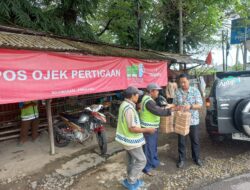 Jumat Berkah, PDAM Pemalang Bagi-bagi Nasi Kotak ke Pekerja di Jalanan