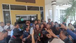 Puluhan Warga Datangi Kejari Brebes Laporkan Dugaan Suap Penggelembungan Suara