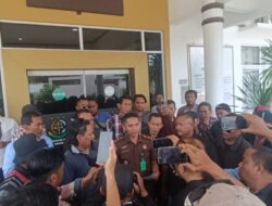 Puluhan Warga Datangi Kejari Brebes Laporkan Dugaan Suap Penggelembungan Suara