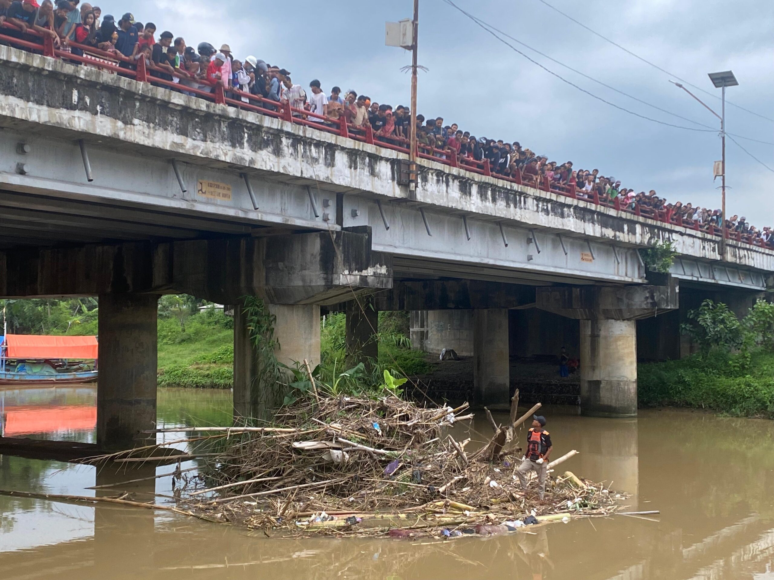 Penemuan Mayat di Bawah Jembatan Kabunan Pemalang Gegerkan Warga