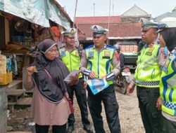 Sambangi Pedagang Pasar Karanganyar dan Kajen, Anggota Satlantas Sosialisasikan Ops Keselamatan Candi 2025