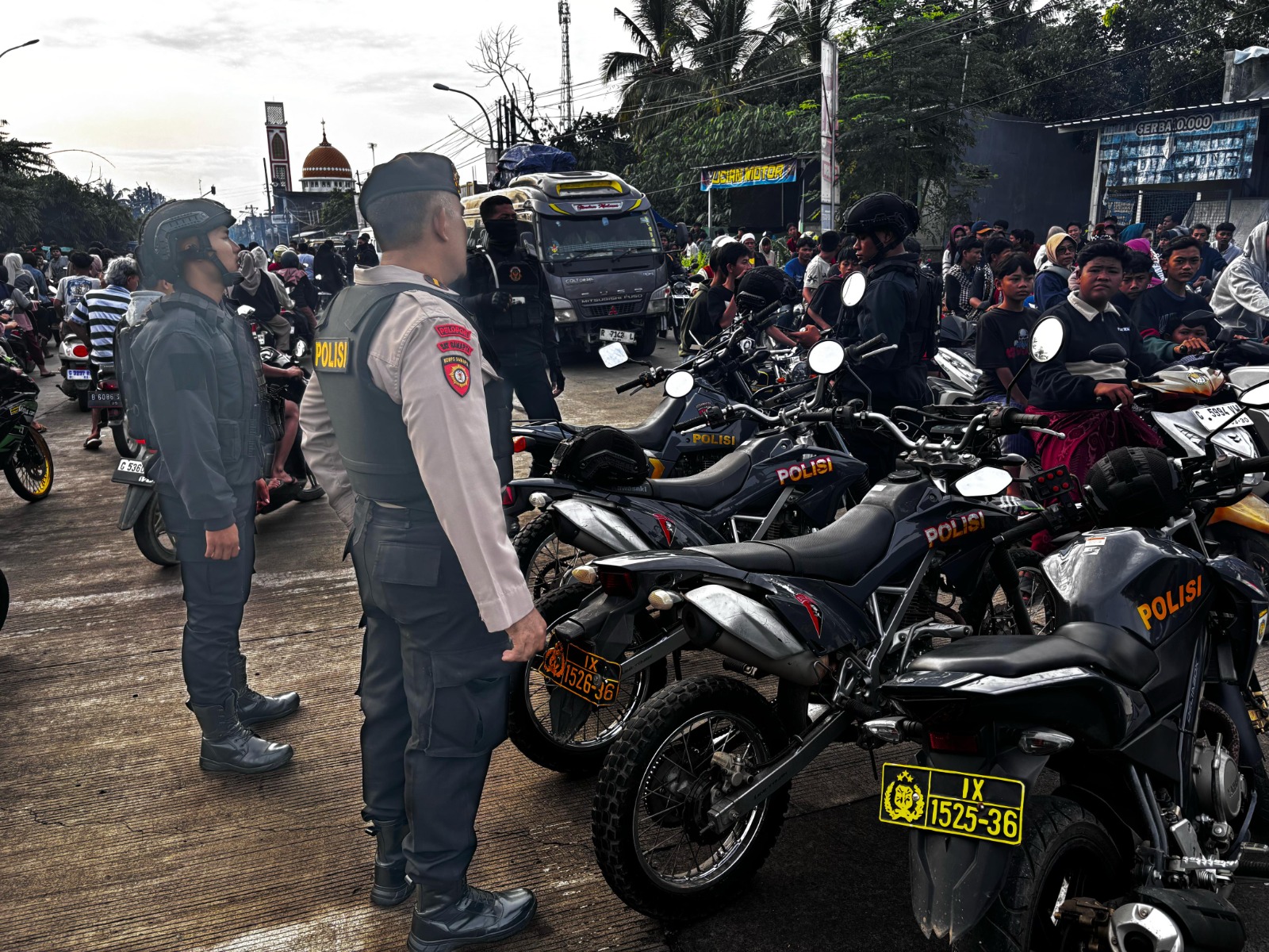 Antisipasi Penggunaan Petasan (Mercon), Belasan Polisi Patroli di Wilayah Kesesi