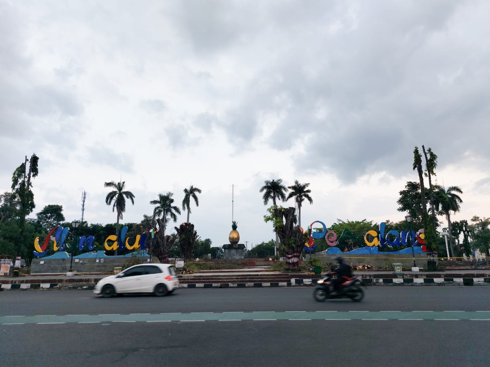 Pohon Besar Alun-alun Pemalang Dibabat Habis Pasca Tragedi Salat Ied