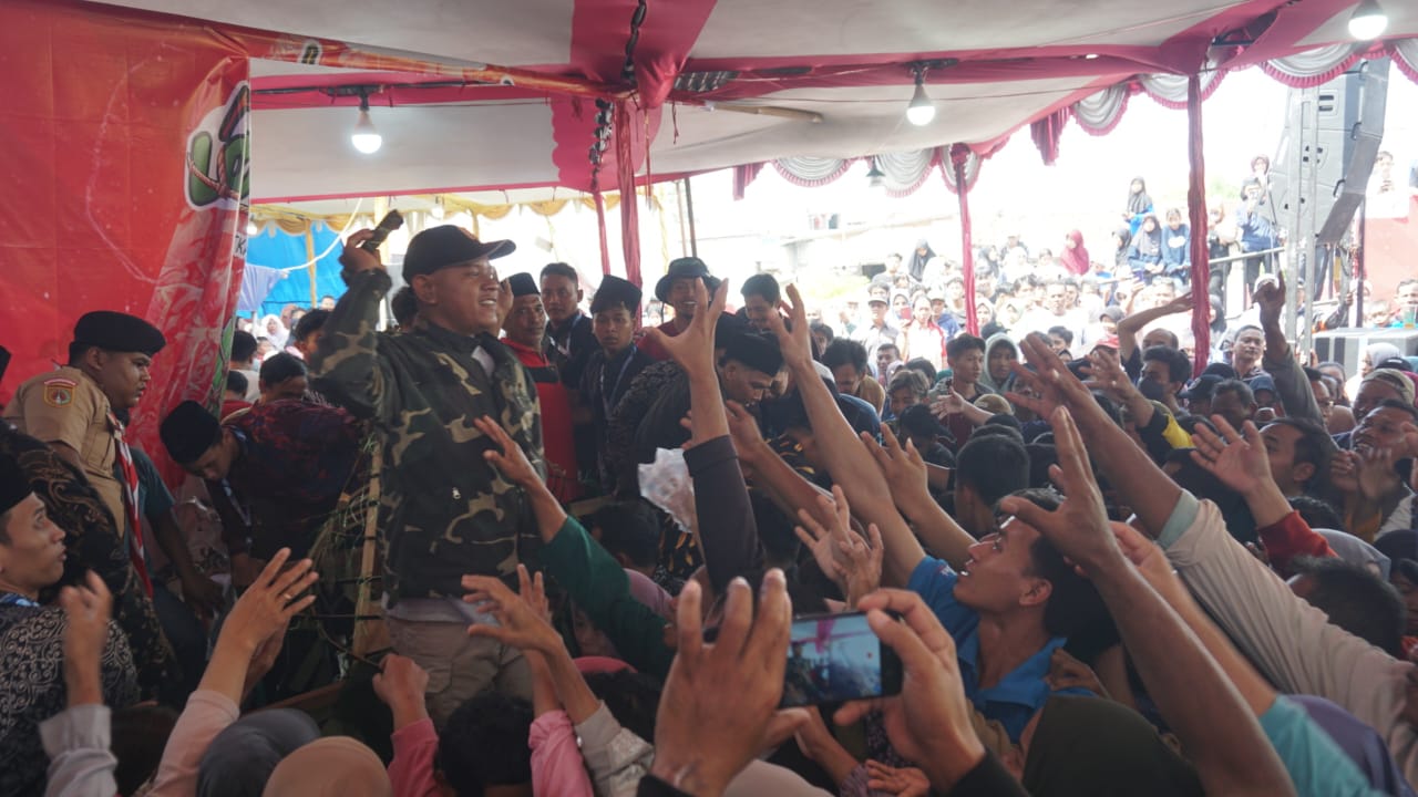 Lopis Raksasa Jadi Simbol Persatuan