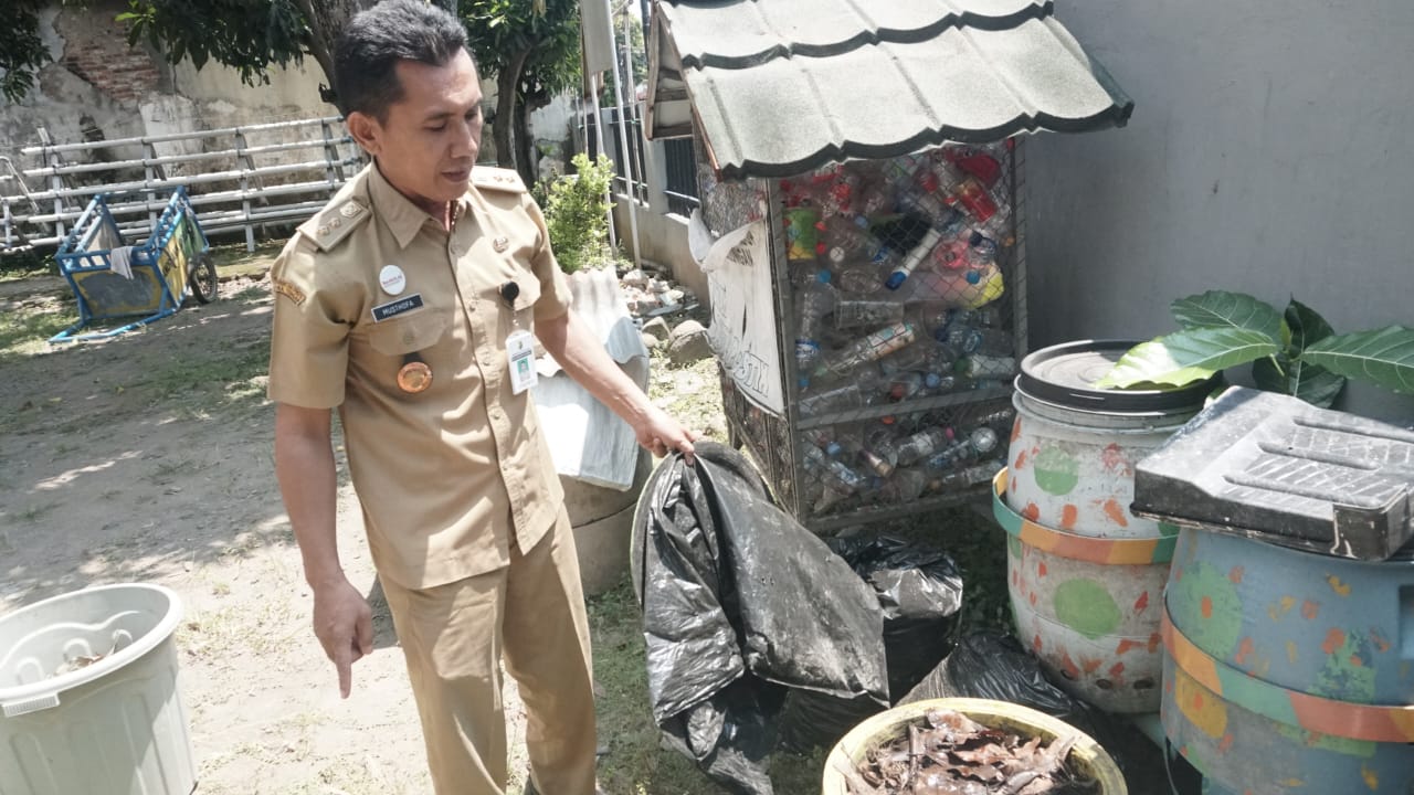 Edukasi Masyarakat Kelola Sampah, Buat Kompos Hingga Olah Sampah Jadi Bahan Bakar