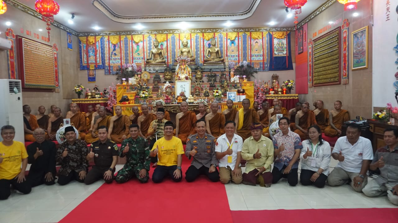 36 Bhante Thudong Tiba di Kota Pekalongan