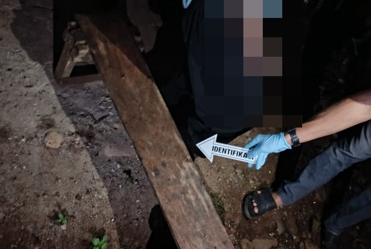 Seorang Kakek Ditemukan Tewas Gantung Diri