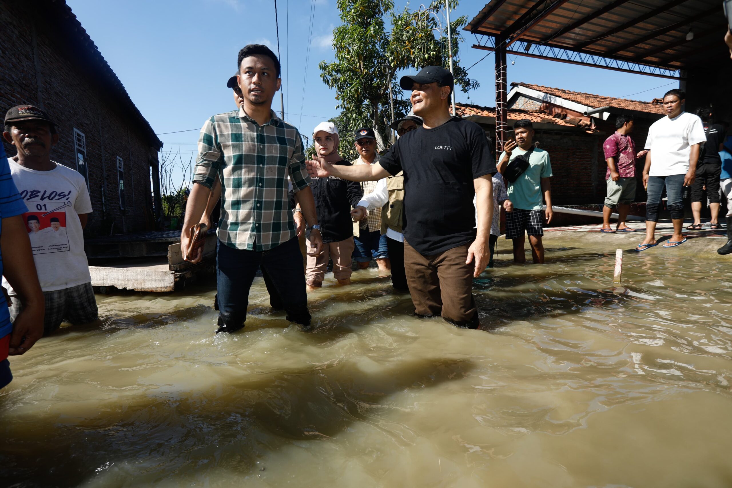Banjir Rob Demak Tak Kunjung Usai, Gubernur Ahmad Luthfi Perintahkan Aksi Cepat Bantu Kemen-PU