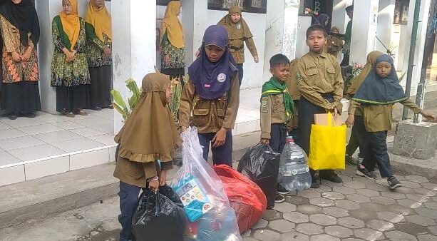 Gerakan “Sedekah Sampah Terpilah” Bentuk Edukasi dan Peduli Lingkungan 