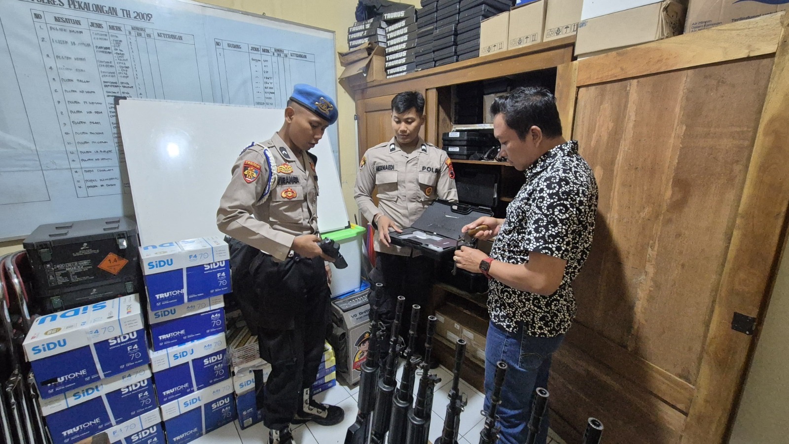 Cegah Penyalahgunaan Propam Polres Pekalongan Cek Senjata