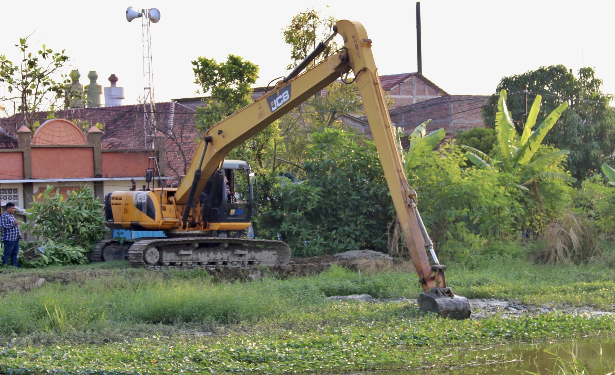 Atasi Banjir Rob Demak Pusdataru Jateng Keruk Sedimentasi Sungai Dombo Sayung