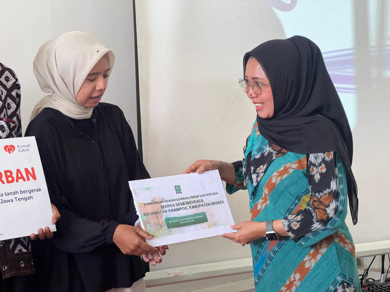 Tunjukan Kepedulian Pemerintah, Cak Imin Utus Nur Nadhifah Bantu Korban Bencana di Brebes