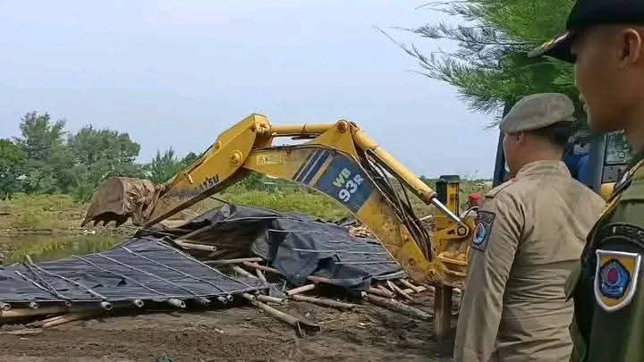 Gubuk Mesum di Pantai Randusanga Dibongkar, 4 Pasangan Karyawan Pabrik Diamankan