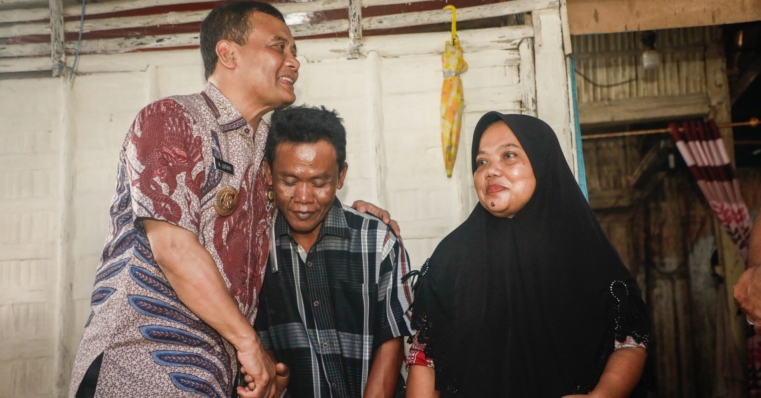 Tinggal di Rumah Bambu 20 Tahun, Nelayan Ini Akhirnya Dapat Bantuan Renovasi dari Ahmad Luthfi