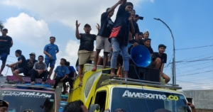 Sopir Truk Demo Tolak Aturan ODOL, Blokir Jalan Depan DPRD Pemalang