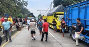 Ratusan Truk Blokir Pantura Batang, Tolak Larangan ODOL