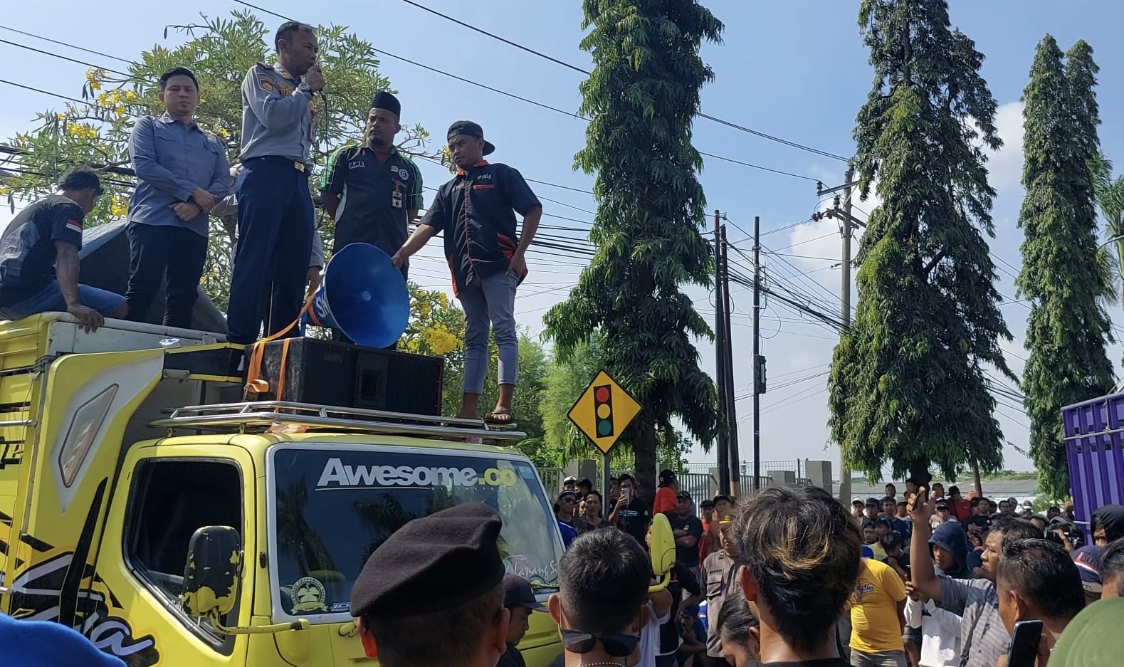 Sopir-sopir Truk Keluhkan Marak Pungli KIR di Pemalang