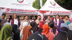 HUT ke-79 Bhayangkara : Masyarakat Antusias Sambut Pasar Murah Polres Batang