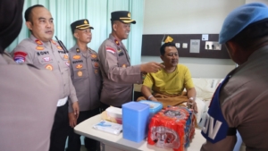 Sambut Hari Bhayangkara Ke-79 Polres Pekalongan Anjangsana ke Anggota Sakit