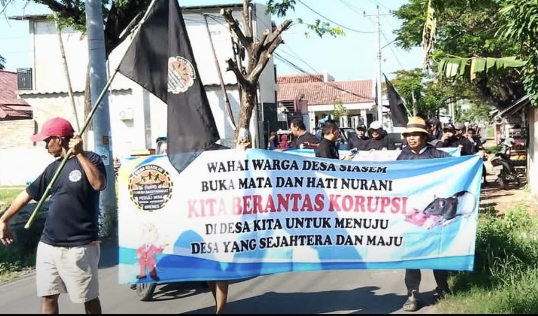 Warga Gruduk Balai Desa Siasem, Usai Kades Dilaporkan ke Kejaksaan