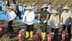 Tanam Jagung Bersama Kapolri, Gubernur Ahmad Luthfi Total Dukung Swasembada Pangan