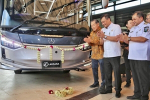 Ahmad Luthfi Resmikan Ekspor Perdana Bus Karoseri Laksana ke Sri Lanka Produk Jateng Tembus Pasar Internasional