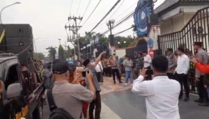 Ratusan Warga Geruduk DPRD Brebes, Desak APH Tindak Tegas Peredaran Obat Daftar G