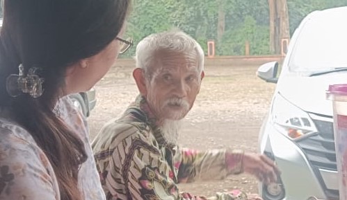 Pemalang Krisis Sampah, Mbah Watmo Puluhan Tahun Jadi Relawan Pemungut Sampah di Candi Batur