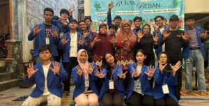 Mahasiswa Ilmu Komunikasi UDINUS Gelar Edukasi dan Pelatihan Pengolahan Sampah di Tambakrejo