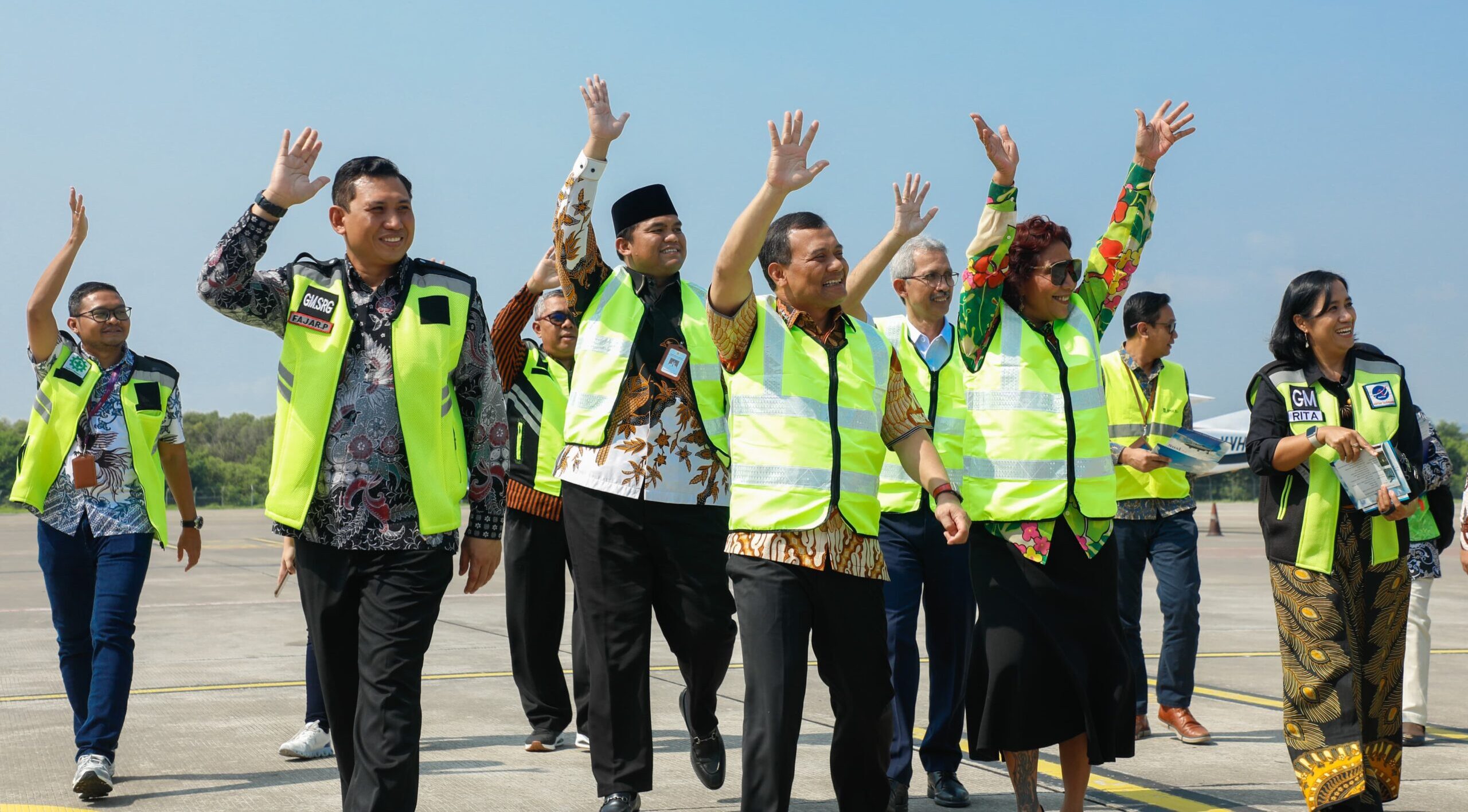 Ahmad Luthfi Resmikan Penerbangan Perdana Semarang–Karimunjawa, Disambut Antusias Warga Jateng