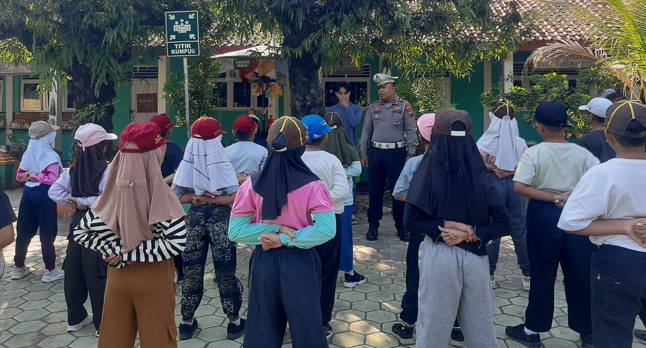 Satlantas Polres Pekalongan Dampingi Pelatihan Polisi Cilik di SD Negeri 1 Pekuncen Wiradesa