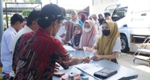 2.020 Buruh Pabrik Rokok dan Petani Tembakau Terima BLT DBHCHT