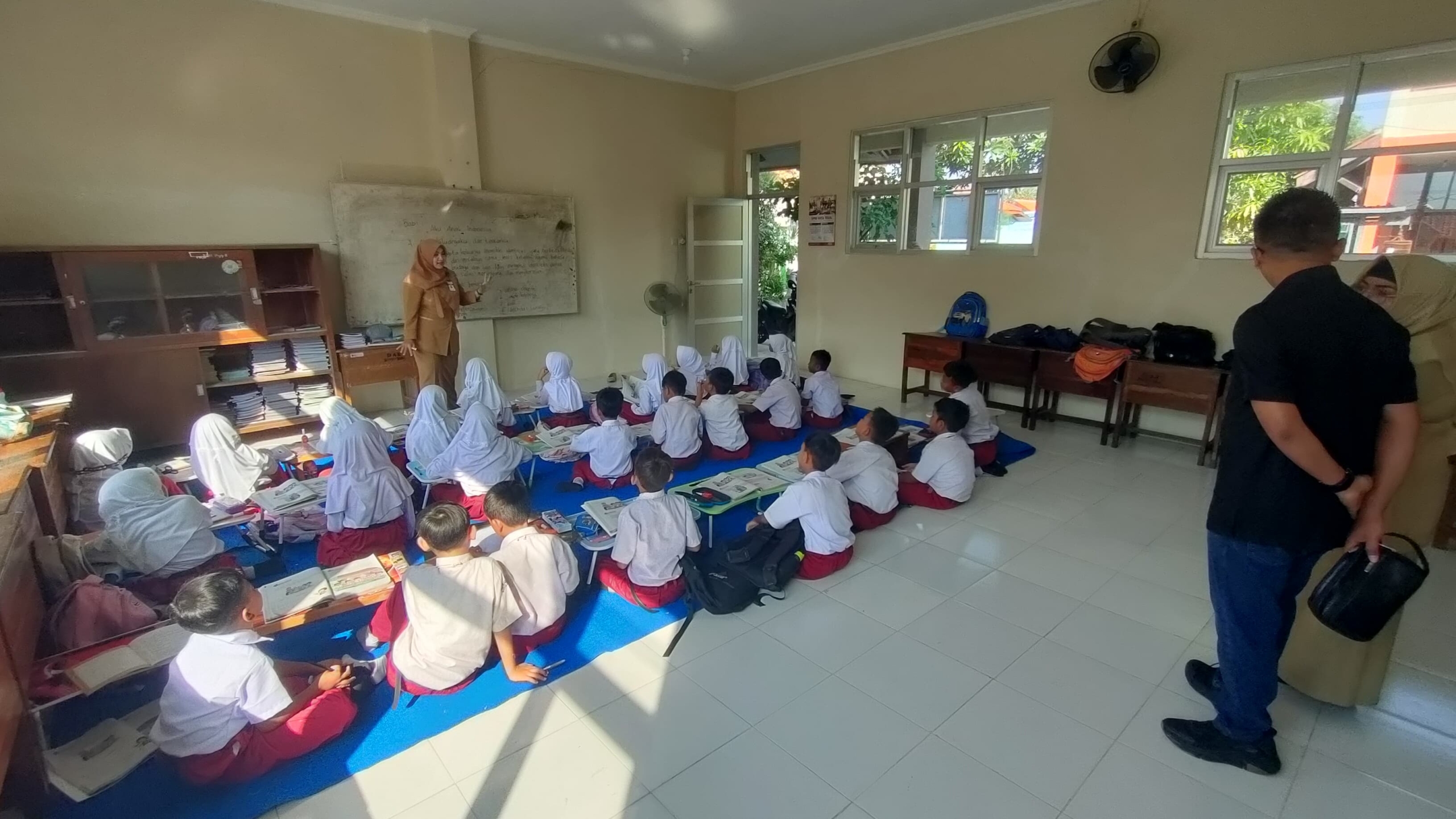 Bantuan Gubernur Batal, SDN Panggung 8 Tegal Gunakan Dana BOS untuk Mebeler