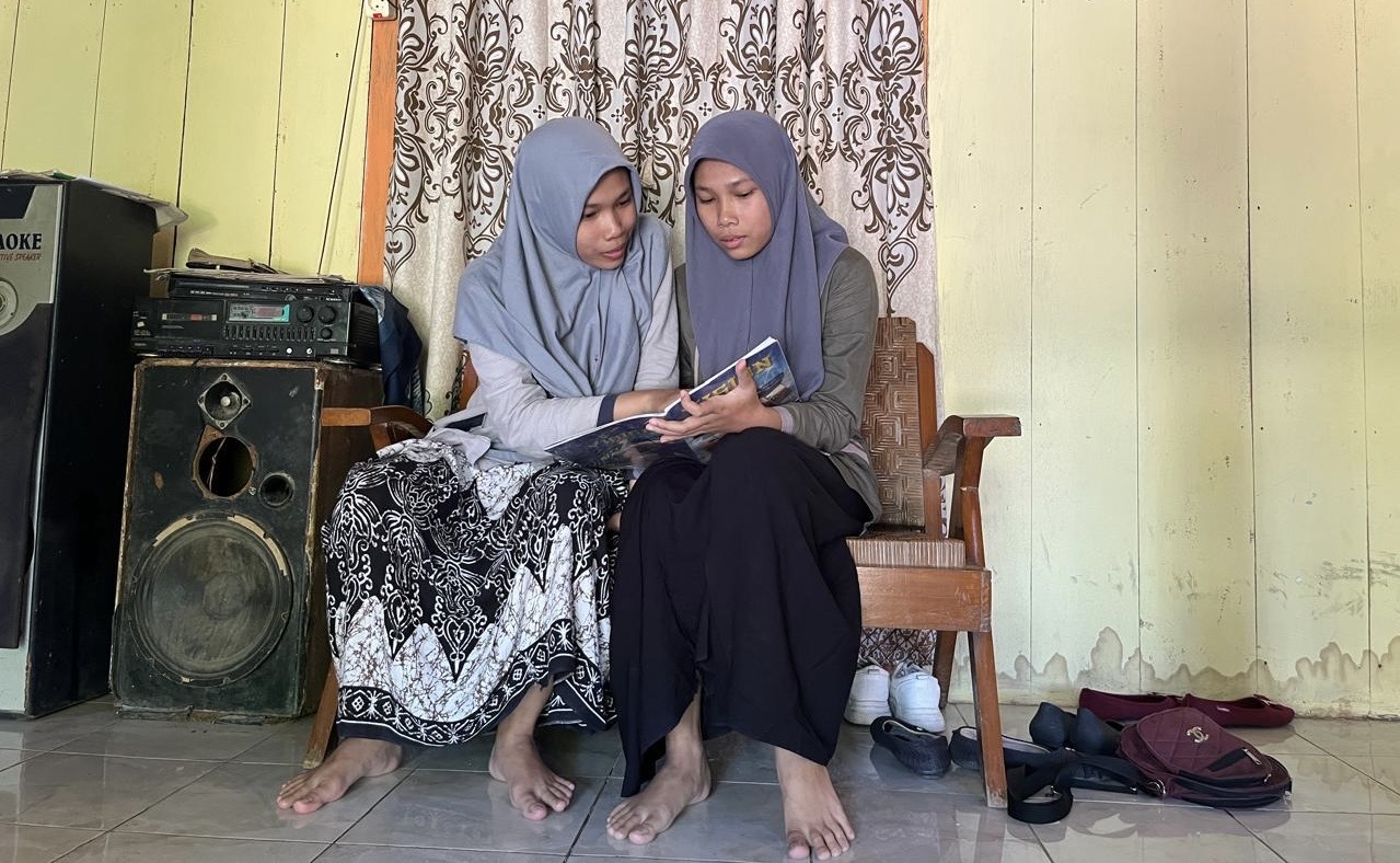 Si Kembar Tetap Semangat Belajar Lewat Program Sekolah Kemitraan Gubernur Ahmad Luthfi