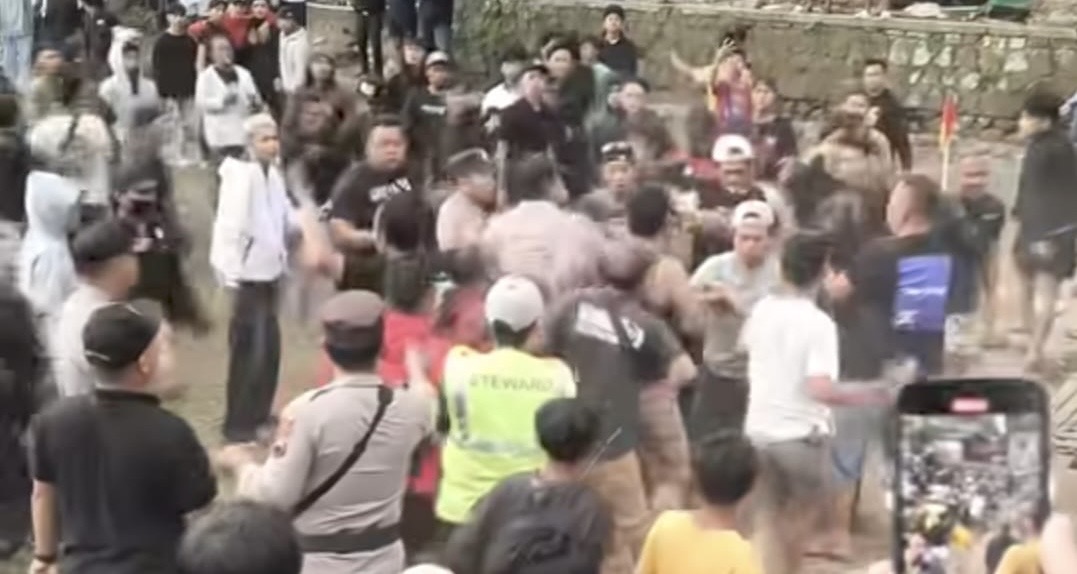 Dukuhturi FC Libas Juara Bertahan, Suporter Ricuh di Semifinal Karangtaruna Cup Brebes