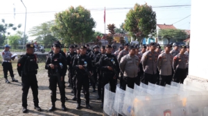 Ratusan Polisi di Pekalongan Amankan Audiensi Warga Sijambe
