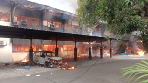 Ribuan Massa Rusuh, Gedung DPRD dan Kantor Wali Kota Pekalongan Dibakar