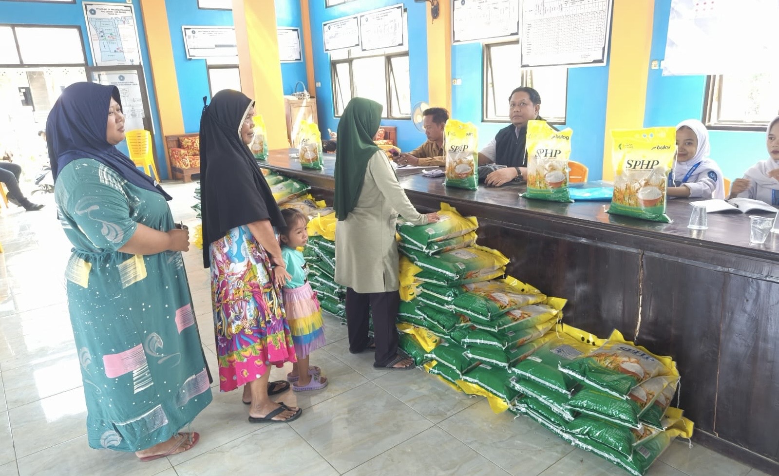 Polres Brebes Salurkan 100 Ton Beras Murah untuk Ringankan Beban Warga