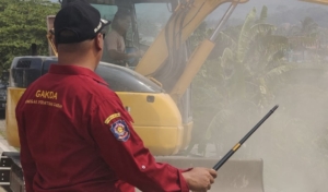 Demi Kelancaran Arus Lalu Lintas, Satpol PP Brebes Bongkar 8 Bangunan Liar di Jalan Lingkar Bumiayu