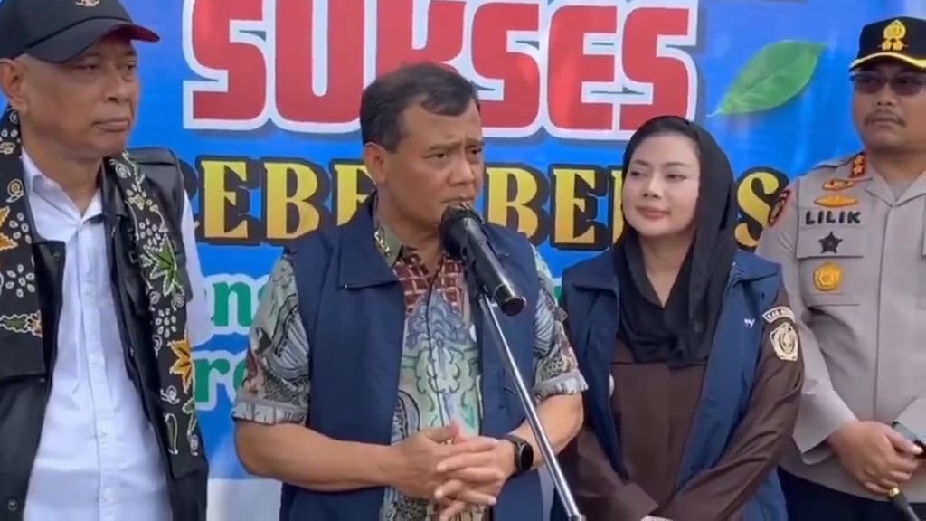 Brebes Cetak Sejarah: 2.000 Keluarga Naik Kelas, Bupati Menangis Bahagia