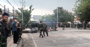 Menghalau Pendemo Aparat Blokade Jalur Pantura